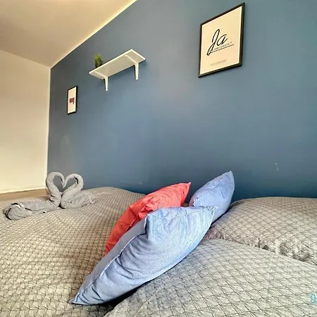 Creative - 10 Minutes To Old Town & Seaside