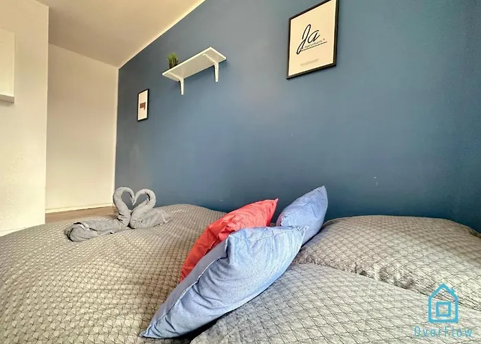 Creative - 10 Minutes To Old Town & Seaside